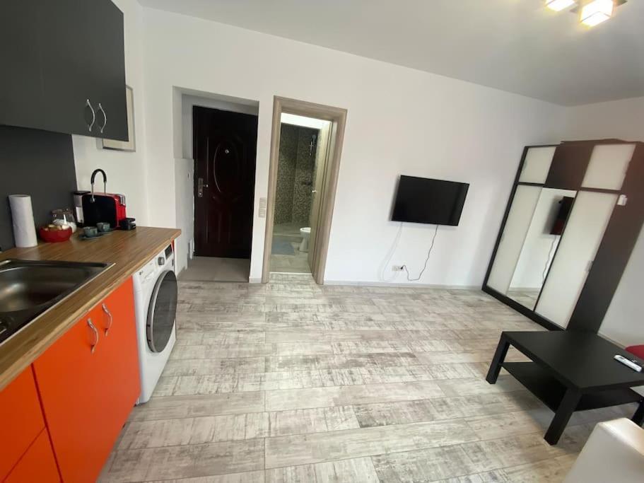 Cozy Studio 10 Min Away From Th Center Of The City Бухарест Экстерьер фото